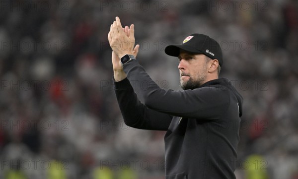 Coach Sebastian Hoeneß VfB Stuttgart gesture thanks Stuttgart fans for support, MHPArena, MHP Arena Stuttgart, Baden-Württemberg, Germany