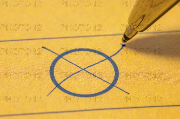 Ballot paper, ballot paper, ballot cross, circle, cross, ticked, biros