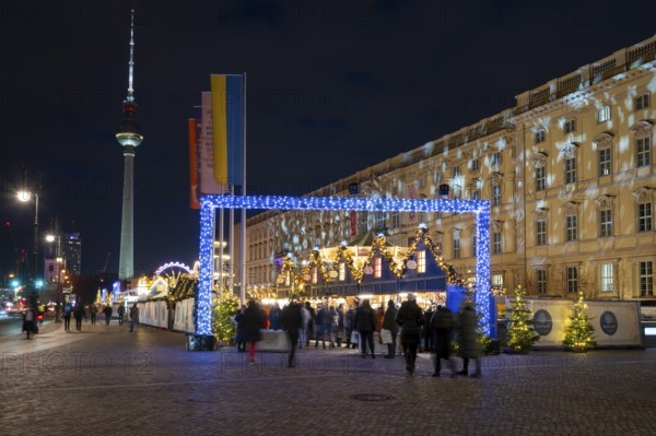 Entrance to the Christmas market at the Humboldt Forum, Berlin Palace, TV tower, night shot, Mitte, Berlin, Germany