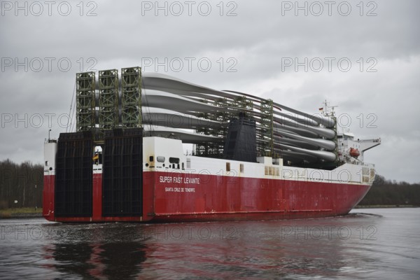 Ro-Ro Cargo ship, cargo ship Super Fast Levante travelling with rotor blades for wind turbines in the Kiel Canal, NOK, Kiel Canal, Schleswig-Holstein, Germany