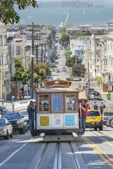 Powell-Hyde line cable car, San Francisco, California, USA