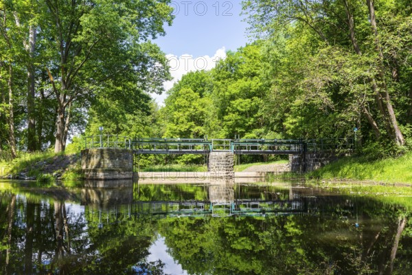 Weir on the Große Röder near Skassa with reflection in the water, Großenhain, Saxony, Germany