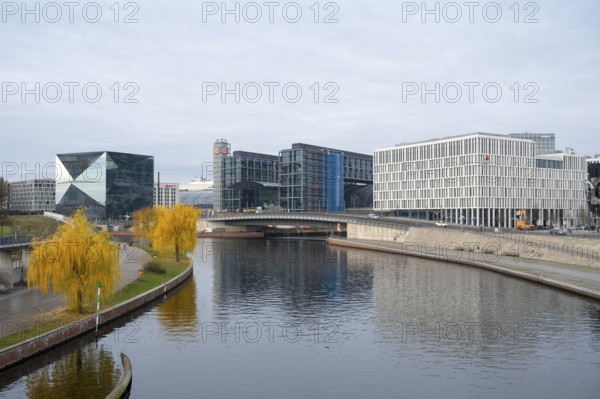 Cube office building, main railway station, PWC office building, Spree, view from the Kronprinzenbrücke, Berlin, Germany