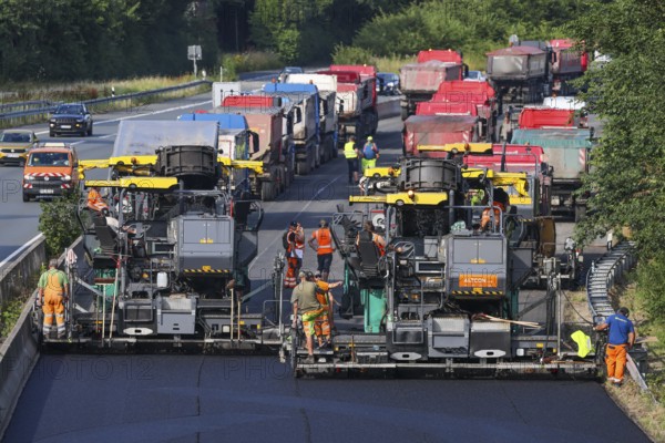 Essen, North Rhine-Westphalia, Germany, Road construction, Asphalt pavers and road rollers lay new, open-pored, whisper asphalt on the A52 motorway, here between the Essen-Kettwig and Essen-Rüttenscheid junctions in the direction of Dortmund
