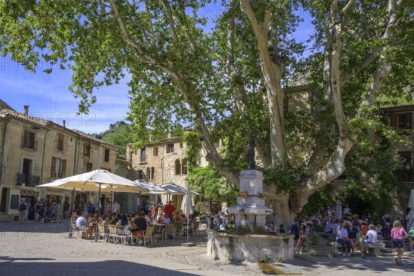 Place de Liberte, Saint-Guilhem-le-Désert, Département Hérault, France