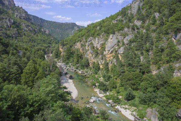 View of the Tarn River from the Pas de Soucy viewing platform, Massegros Causses Gorges, Département Lozère, France