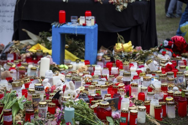 Aschaffenburg: Flowers and candles at the scene of the fatal knife attack in which a two-year-old boy and a forty-one-year-old man were allegedly murdered by an Afghan who was obliged to leave the country