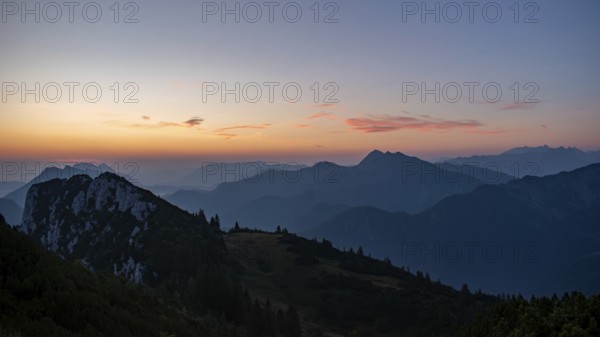 Sunrise in the nature reserve Östliche Chiemgauer Alpen with Hörndlwand and behind it Rauschberg and Hochstaufen, in the centre the Sonntagshorn, on the right the Watzmann, Bavaria, Germany