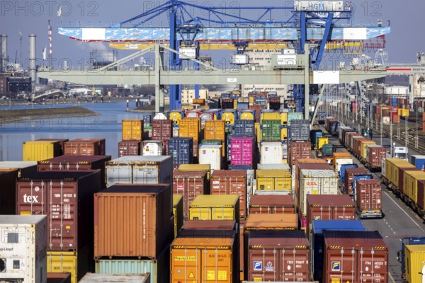 The port of Mannheim is one of Europe's most important inland ports and container terminals. Sea containers are stacked under gantry cranes waiting to be loaded onto lorries and goods trains. Mannheim, Baden-Württemberg, Germany
