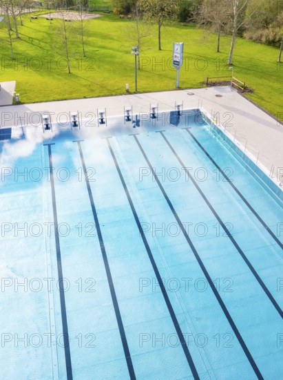 Long swimming lanes in the outdoor pool surrounded by greenery, Calw Stammheim outdoor pool, Calw, Black Forest, Germany