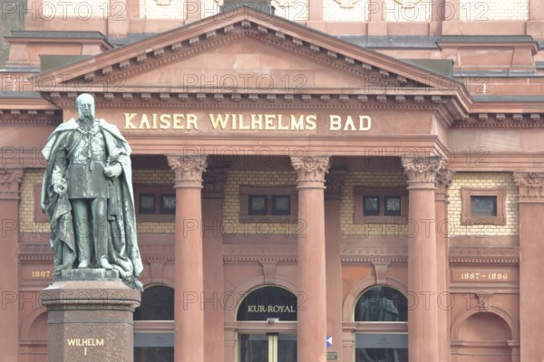 Monument to German Emperor Wilhelm I, sculpture, portal, entrance with columns spa, Wilhelm the Great, inscription, spa, Kaiser-Wilhelms Bad, spa gardens, Bad Homburg, Taunus, Hesse, Germany