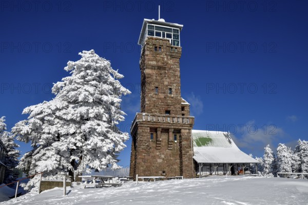 Hornisgrinde tower at the summit of the Hornisgrinde, with 1164 meters highest mountain of the northern Black Forest, snow, near Achern, Black Forest, Baden-Württemberg, Germany