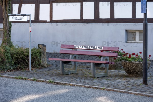 Carpool bench, carpool bench with direction sign for direction of travel, public bench for private carpooling, rural, organised hitchhiking, hitchhiking, Florstadt, Wetterau, Hesse, Germany