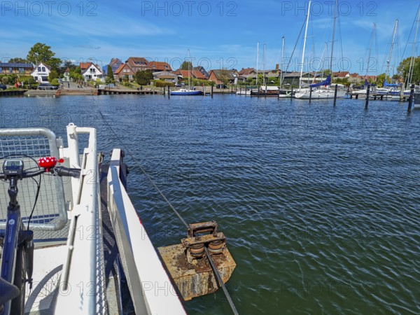 View of Germany's smallest town Arnis on the Schlei, grinding ferry, cable ferry for people and cars, bicycle, wire ropes, landing stage, transport technology, marina with sailing boats, blue sky, sunshine, Sundsacker, Winnemark, landscape Schwansen, Schleswig-Holstein, Germany