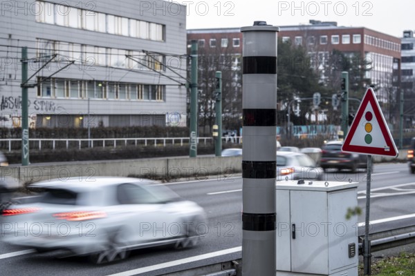New speed camera on the A40 motorway, in the direction of Dortmund, at the Essen-Zentrum exit, where a speed limit of 60 km/h applies during the day to prevent high levels of nitrogen pollution for local residents, as specified in the Clean Air Plan, Essen, North Rhine-Westphalia, Germany