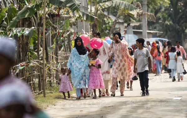 KAYAKUCHI, INDIA - MARCH 31: Muslim children celebtates Eid al-Fitr in Kayakuchi, India on March 31, 2025. Muslims around the world are celebrating the Eid al-Fitr holiday, which marks the end of the fasting month of Ramadan