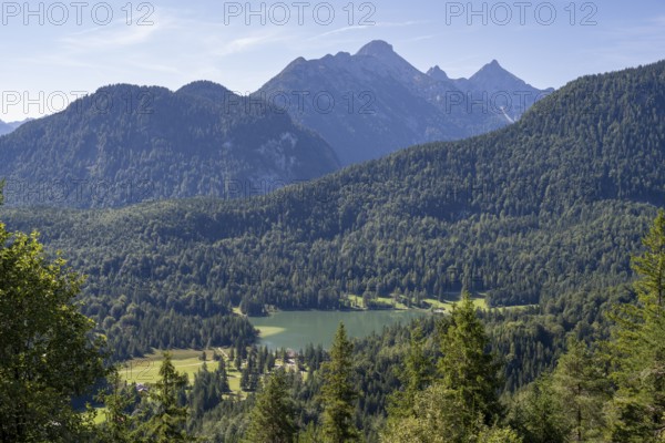 Lautersee with Wetterstein mountains, view from Kranzberg, Alps, Mittenwald, Werdenfelser Land, Upper Bavaria, Bavaria, Germany
