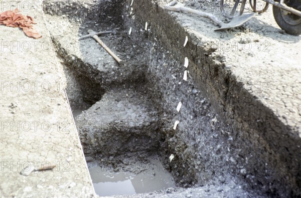 Unspecified location, archaeological excavation of the University of Cambridge, Cambridgeshire, England, UK 1980