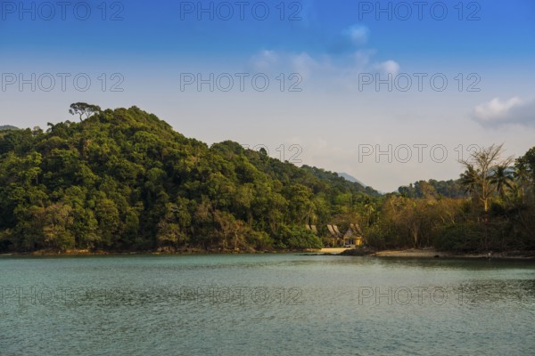 Picturesque beach with coconut palms and huts, Klong Son Beach, Ko Chang, Koh Chang, Mu Ko Chang National Park, Trat, Thailand