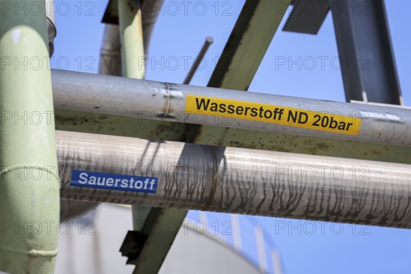 Oberhausen, North Rhine-Westphalia, Germany, pipework for hydrogen and oxygen. Green hydrogen at Air Liquide, hydrogen production at the OQ Chemicals chemical park. TRAILBLAZER, a 20 MW electrolyser for the production of green, climate-neutral hydrogen