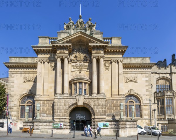 Edwardian baroque architecture of Museum and Art gallery building, Bristol, England, UK architect Frederick Wills 1905