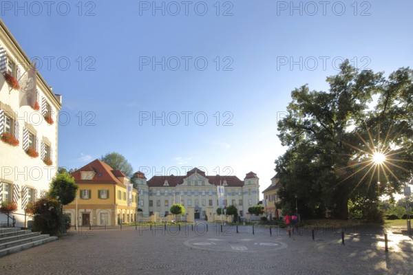 Town Hall, Old Castle and New Castle built in 1712 backlit, Montfortplatz, Baroque Castle, Old Castle, Tettnang, Lake Constance Region, Baden-Württemberg, Germany
