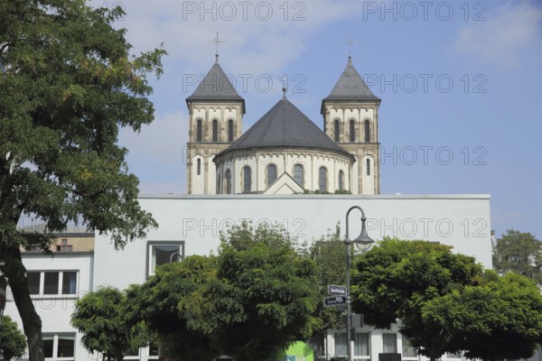 Neo-Romanesque Bernardus Church built in 1906, St. Bernhard, Nordend, Main, Frankfurt, Hesse, Germany