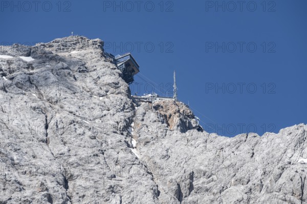 Mountain station of the Bavarian Zugspitze railway, rocky mountain peak of the Zugspitze, Höllental, Höllental, Bavaria, Germany