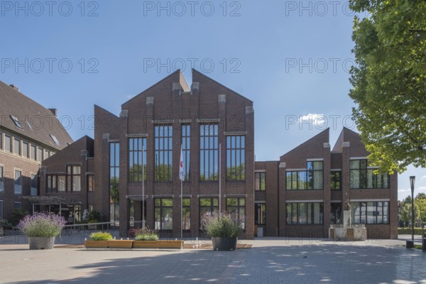 New Town Hall with St George's Fountain, Ahaus, Münsterland, North Rhine-Westphalia, Germany