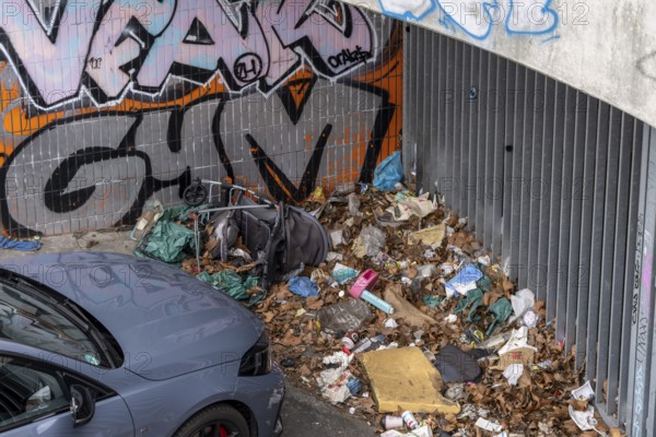 Littered corner at the pedestrian tunnel, Messedamm at the ICC, Berlin, Germany