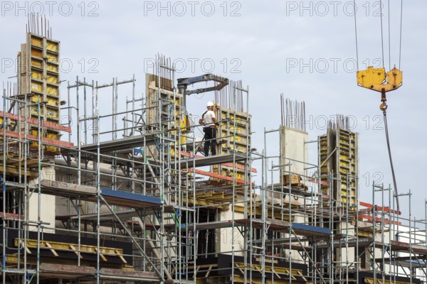 Gelsenkirchen, North Rhine-Westphalia, Germany, new development area in the Graf Bismarck district, new flat block, LBS Immobilien flat blocks, site of the former Graf Bismarck colliery, on the Rhine-Herne Canal in the Gelsenkirchen Bismarck district