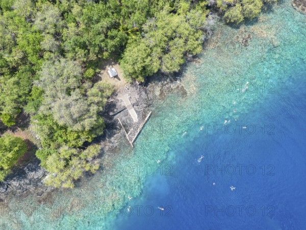 Aerial view of the Captain James Cook Monument, Captain Cook Monument Trail, Kealakekua Bay State Historical Park, Big Island, Hawaii, USA, North America