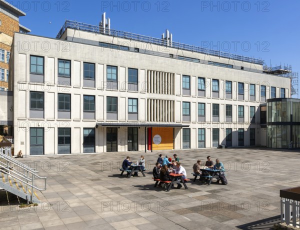 Biomedical Sciences Teaching laboratories building, students eating picnic lunches, University of Bristol, England, UK