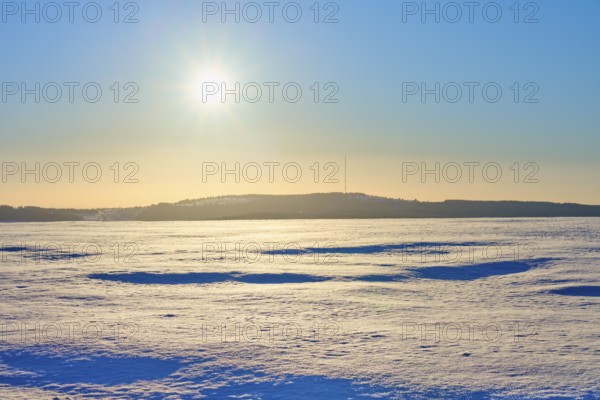 Wide snowy landscape under glistening sun and clear sky, winter, Heidelstein, Wasserkuppe, Gersfeld, Rhön, Hesse, Germany