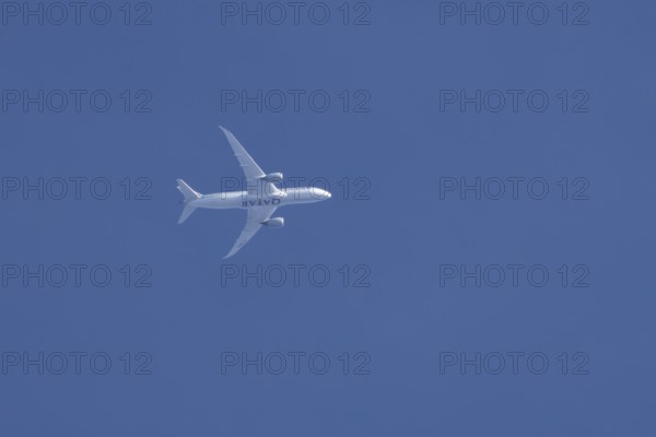 Boeing 787-8 Dreamliner jet aircraft of Qatar airlines flying in a blue sky, England, United Kingdom