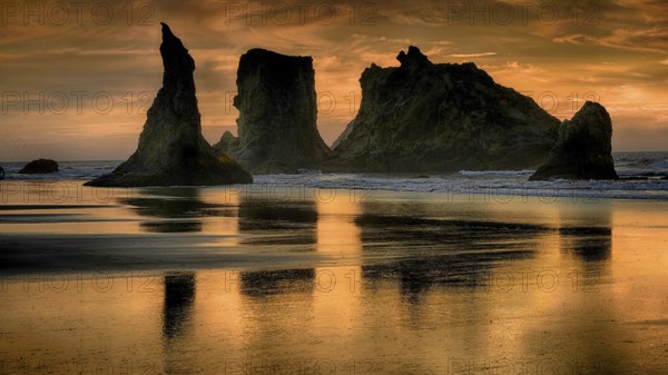 USA, Bandon, Oregon, Facerock Beach, Pacific Ocean, Bandon, Oregon, USA