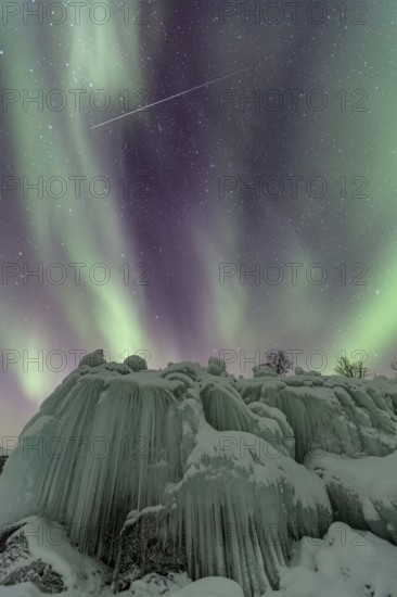 Northern Lights, Aurora borealis, frozen waterfall, winter, Torneträsk, Laponia, Lapland, Sweden