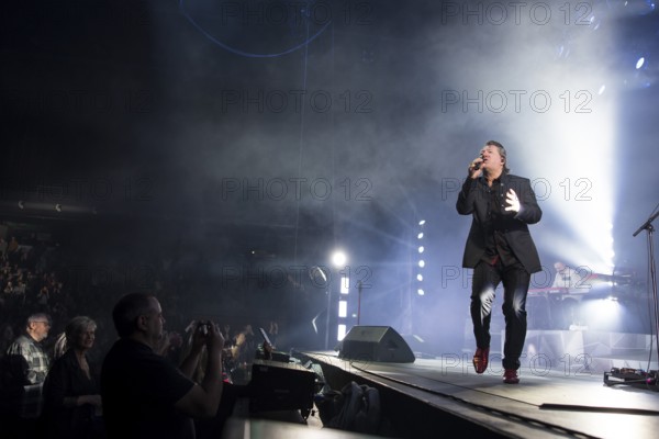 Claudius Dreilich, singer of Karat live on 50 years of KARAT tour in Berlin's Max-Schmeling-Halle on 19.12.2025