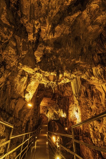 The cave is located about 11 kilometres from Alanya on the western slope of Cebeli Reis Mountain, 232 metres above sea level. The 360m long and 10-15m wide cave consists of four galleries. There are numerous stalactite, stalagmite and travertine formations in the cave. At the end of the cave there is a small lake with an area of approx. 200 square metres., Alanya, Antalya, Turkey