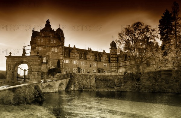 Schloss Haemelschenburg Castle near Hamelin, Weserbergland, Lower Saxony, Germany, Europe, Das Schloss Hämelschenburg, Weserrenaissance, Emmerthal, Weserbergland, Niedersachsen, Deutschland