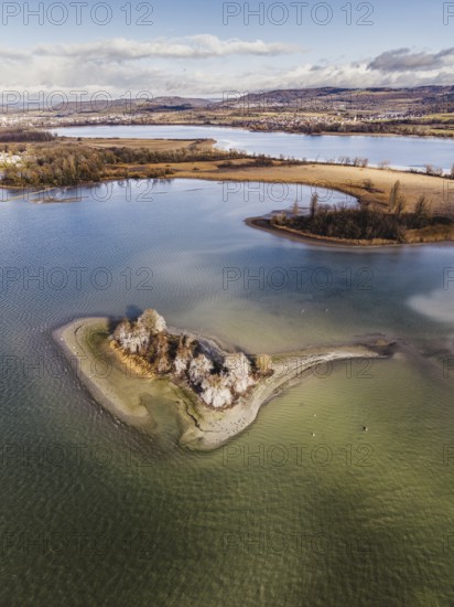 Aerial view, top-down view of an island in a shallow water zone in Lake Constance, behind it the Mettnau peninsula and the Markelfinger Winkel on western Lake Constance Radolfzell, district of Constance, Baden-Württemberg, Germany