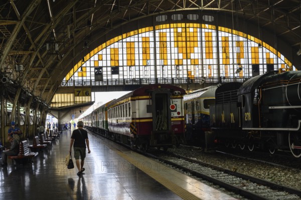 Bangkok, Thailand. February 16th 2025. A local train passenger at the Hua Lamphong Railway Station, Bangkok, Thailand