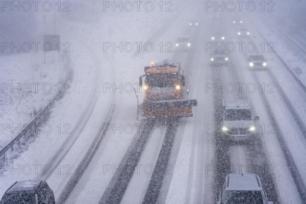 The onset of winter in North Rhine-Westphalia, heavy snowfall, A3 motorway near Hilden, near Ohligser Heide rest area, snow-covered roads, winter service at the motorway maintenance department with clearing vehicles, traffic is sometimes just stalling, North Rhine-Westphalia, Germany