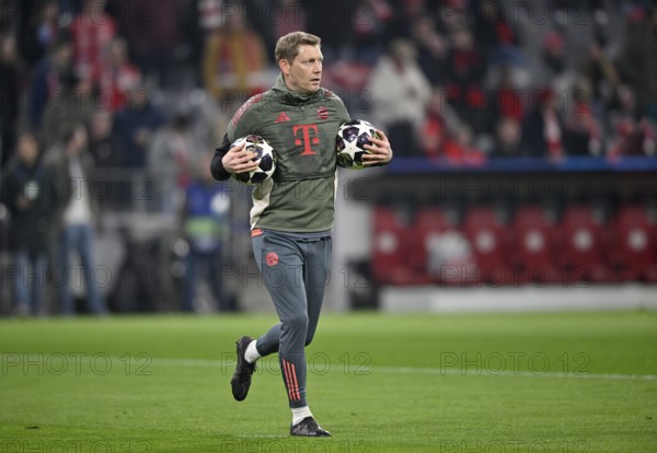 Goalkeeper coach Michael Rechner FC Bayern Munich FCB with Adidas Derbystar matches under his arm, soccer, Champions League, Allianz Arena, Munich, Bayern, Germany