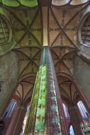 Fabulously painted pillars and vaults in St Nicholas' Church, late Gothic brick building, built between 1381 and 1487, Wismar, Mecklenburg-Western Pomerania, Germany