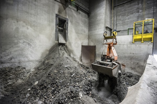 Garbage, household waste, waste separation, waste incineration, waste incineration plant, energy, TREA, Eschbach, Breisgau, Baden-Württemberg, Germany