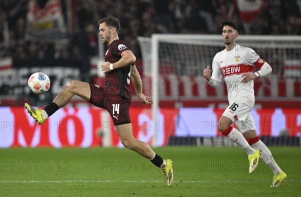 David Raum RasenBallsport RB Leipzig RBL (22) Action on the ball Atakan Karazor VfB Stuttgart (16) Soccer Bundesliga, MHPArena, MHP Arena Stuttgart, Baden-Württemberg, Germany
