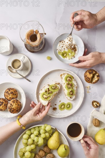 Delicious kiwi toast topped with creamy cheese, crunchy walnuts, and nutritious chia seeds, perfect for a healthy and satisfying breakfast or snack option