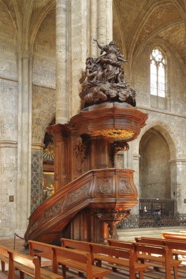 Pulpit of the Gothic church, Ste-Marie-Madelein, interior view, wood carving, arts and crafts, figures, Sainte, Saint-Maximin-la-Sainte-Baume, St, Ste, Var, Provence, France