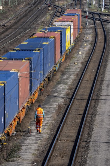 Container trains in the freight yard, so-called installation tracks in Duisburg-Rheinhausen, freight trains are parked here for a short time in front of continuing their journey, either to the trimodal terminal in Logport Duisburg or from there to distant destinations, such as China, as part of the new Silk Road, North Rhine-Westphalia, Germany